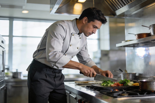 Uniformes de Cocina para Hombres: Guía Completa de Chaquetas y Pantalones Profesionales 2026
