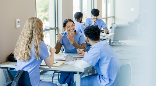 Casaca Sanitaria – La Mejor Ropa de Trabajo para Profesionales Sanitarios y de Hostelería